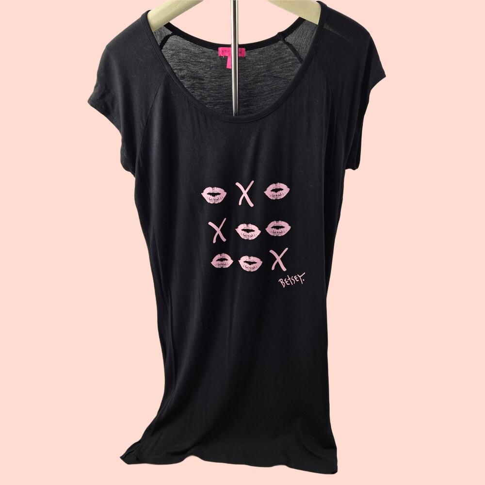 Betsey Johnson SWAK Kisses Sleepshirt Tshirt Black Pink Lipstick Stretch Medium